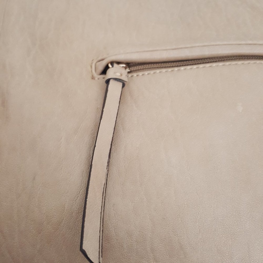 Jessica Simpson Light Blush Large Handbag Hobo Purse with Gold Studs and Strap - Picture 10 of 16